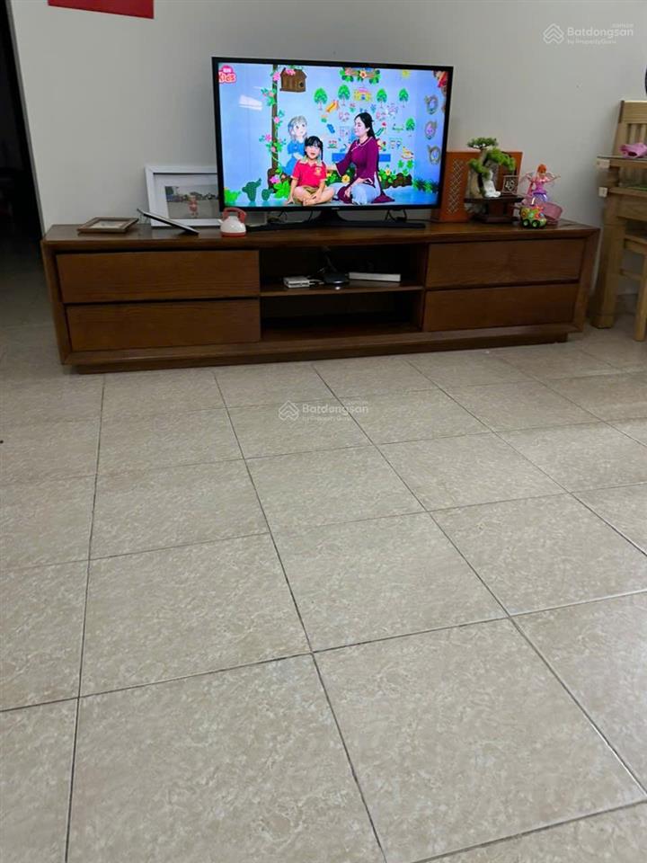 Bán ch 82m2 2pn, 2vs, 1 pđn, ban công rộng và thoáng, tầng trung rất thoáng mát tại tòa tân việt