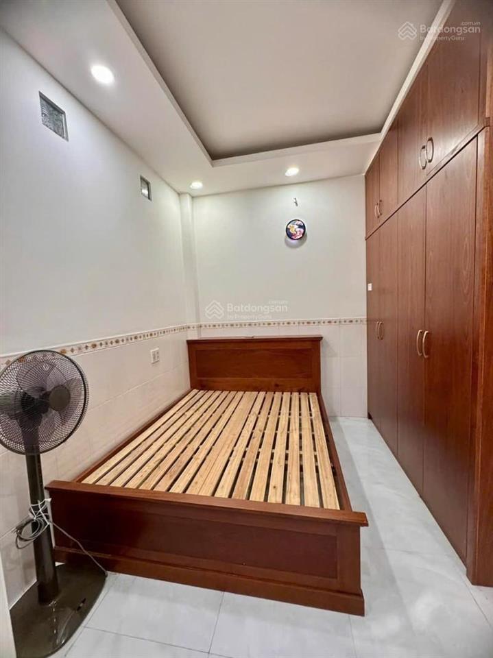 Bán nhà 3 tầng  ở ngay  đường gò cát, phường phú hữu, quận 9. dt 56m² (5m x 11m)  5 tỷ