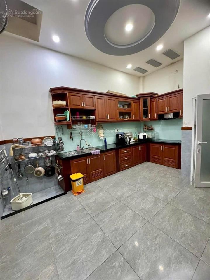 Bán nhà 3 tầng  ở ngay  đường gò cát, phường phú hữu, quận 9. dt 56m² (5m x 11m)  5 tỷ