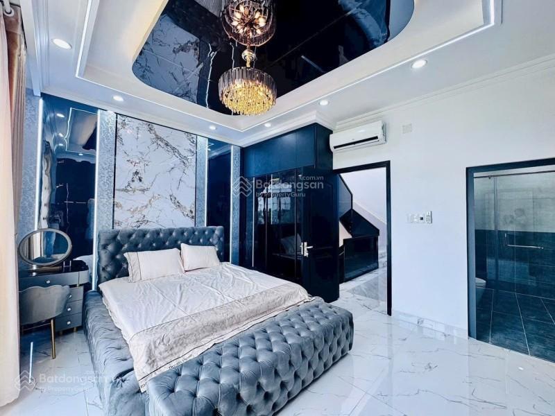 Bán nhà 4 tầng, đường bưng ông thoàn, phường phú hữu, quận 9, dt 92m2 (5m x 18m)  chỉ 8 tỷ