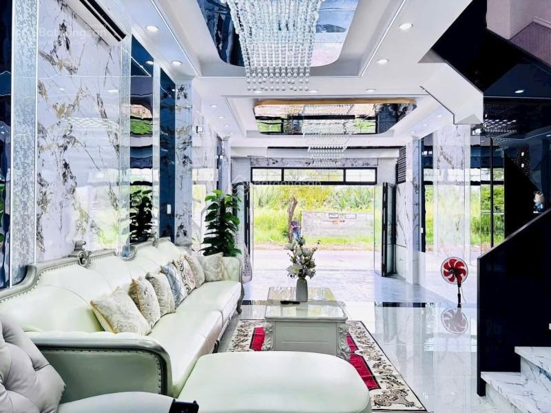 Bán nhà 4 tầng, đường bưng ông thoàn, phường phú hữu, quận 9, dt 92m2 (5m x 18m)  chỉ 8 tỷ