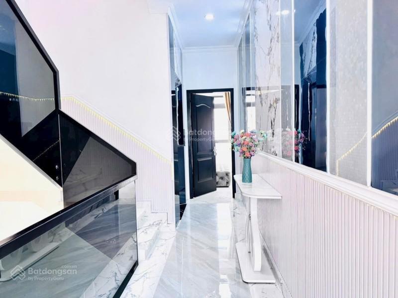 Bán nhà 4 tầng, đường bưng ông thoàn, phường phú hữu, quận 9, dt 92m2 (5m x 18m)  chỉ 8 tỷ