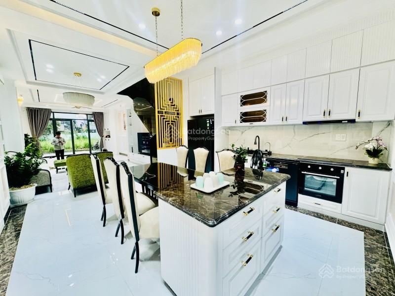 Bán nhà 4 tầng, đường bưng ông thoàn, phường phú hữu, quận 9, dt 82m2 (5m x 16m)  chỉ 7.2 tỷ