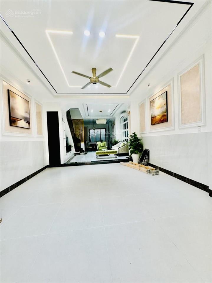Bán nhà 4 tầng, đường bưng ông thoàn, phường phú hữu, quận 9, dt 82m2 (5m x 16m)  chỉ 7.2 tỷ