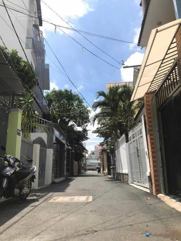 Bán nhà 3 tầng, đường bưng ông thoàn, phường phú hữu, quận 9, dt 72m2 (6m x 12m)  chỉ 6.3 tỷ