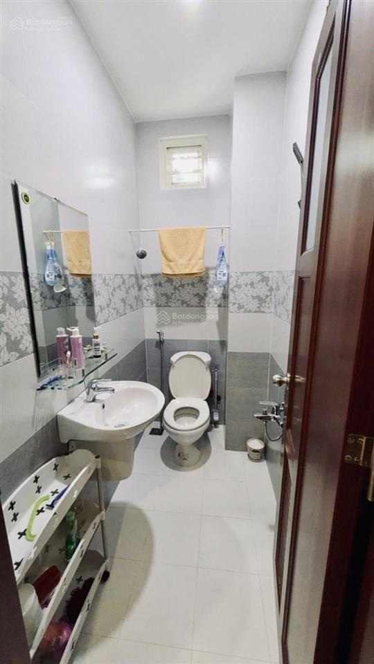 Bán nhà 3 tầng, đường bưng ông thoàn, phường phú hữu, quận 9, dt 72m2 (6m x 12m)  chỉ 6.3 tỷ