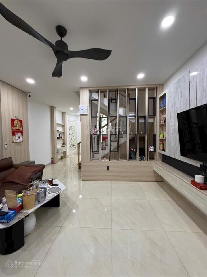 Bán nhà 3 tầng, đường bưng ông thoàn, phường phú hữu, quận 9, dt 64m2 (4.5m x 14m)  chỉ 5.5 tỷ