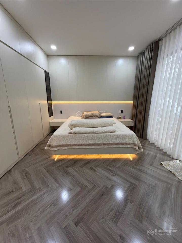 Bán nhà 3 tầng, đường bưng ông thoàn, phường phú hữu, quận 9, dt 64m2 (4.5m x 14m)  chỉ 5.5 tỷ