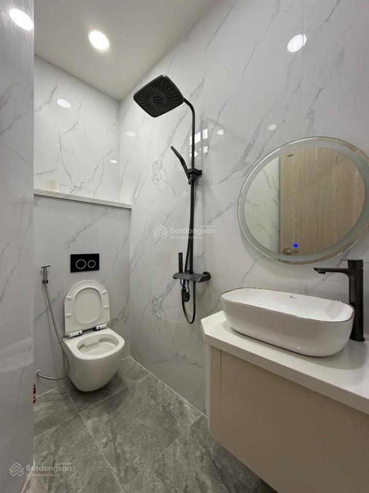Bán nhà 3 tầng, đường bưng ông thoàn, phường phú hữu, quận 9, dt 64m2 (4.5m x 14m)  chỉ 5.5 tỷ