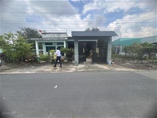 Bán nhà và đất chính chủ, mặt tiền nhựa 18m x 42m diện tích 761,5m2 (thổ cư 300m2)