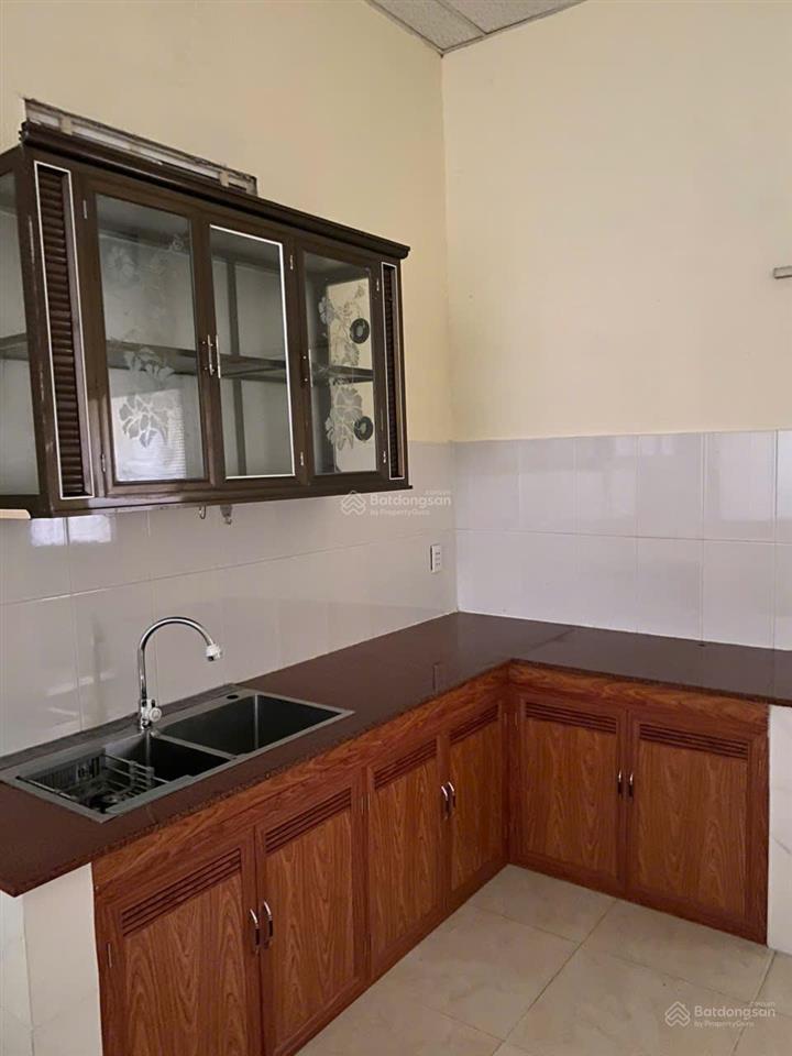 Bán nhà cấp 4 sổ chung, diện tích 4x16m, giá bán 3 tỉ