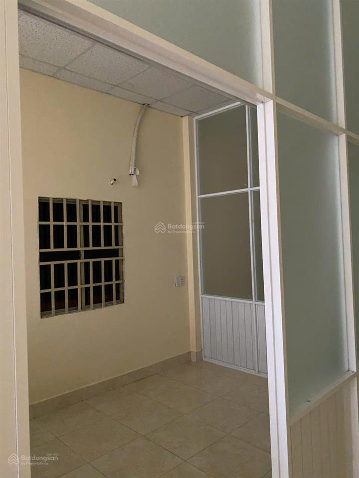 Bán nhà cấp 4 sổ chung, diện tích 4x16m, giá bán 3 tỉ