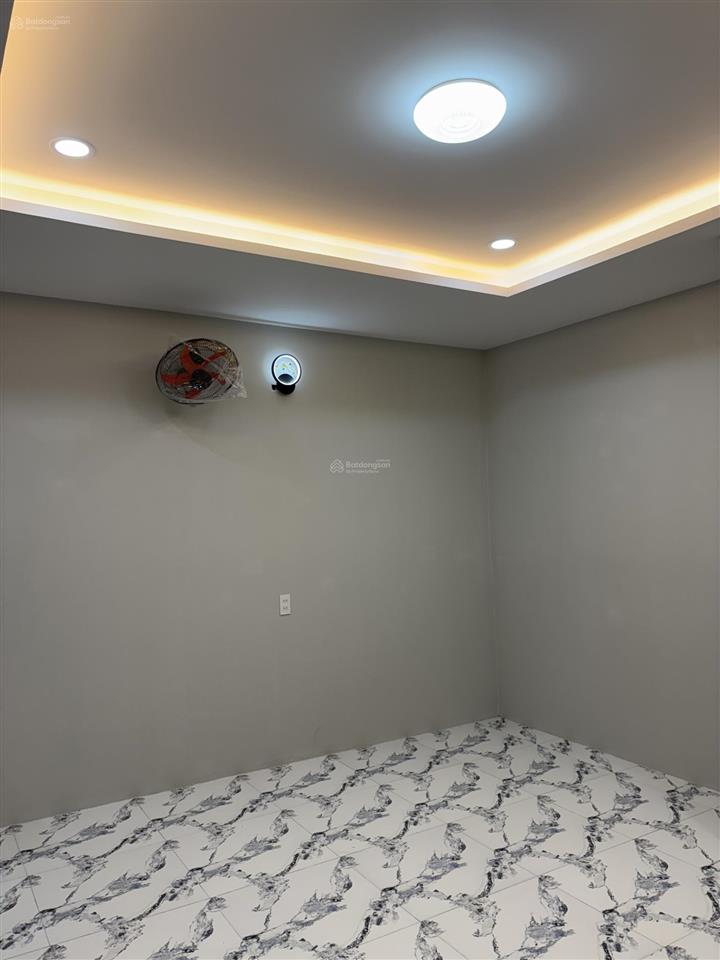 Cần bán căn hộ chung cư lầu 3, sát quận 1  chung cư thanh niên