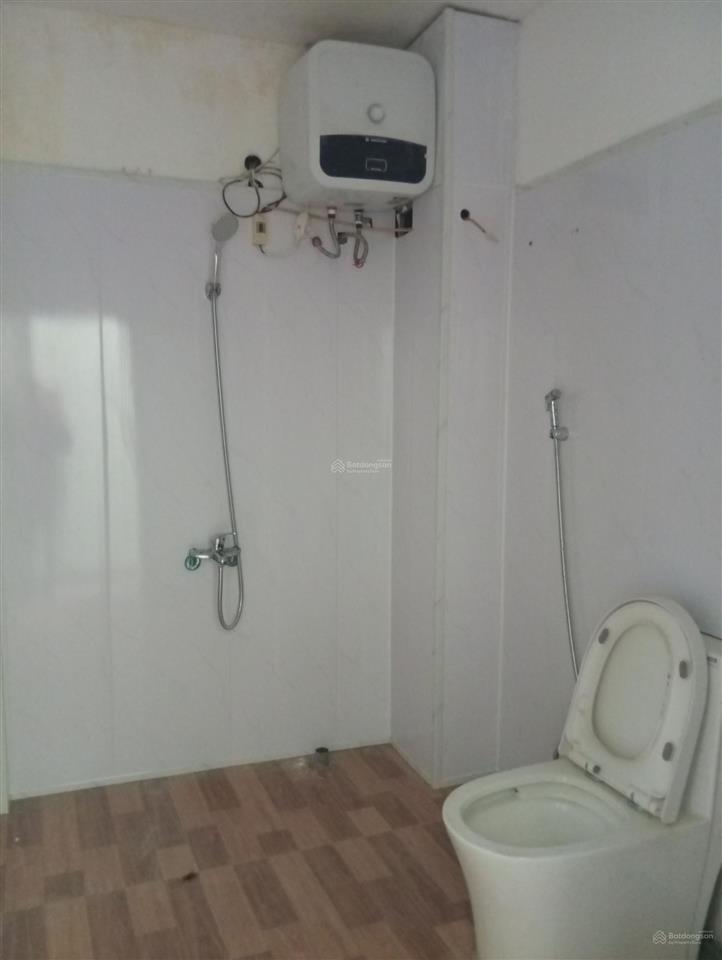 Nhà riêng trong khu tập thể quân đội. 2 tầng cầu thang riêng, mỗi tầng 75 m2