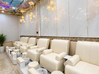 Hiếm cho thuê nhà đối diện chợ bến thành sẵn nội thất spa vào kinh doanh ngay trệt 3 lầu nở hậu
