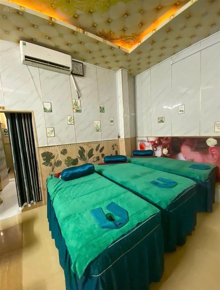 Hiếm cho thuê nhà đối diện chợ bến thành sẵn nội thất spa vào kinh doanh ngay trệt 3 lầu nở hậu