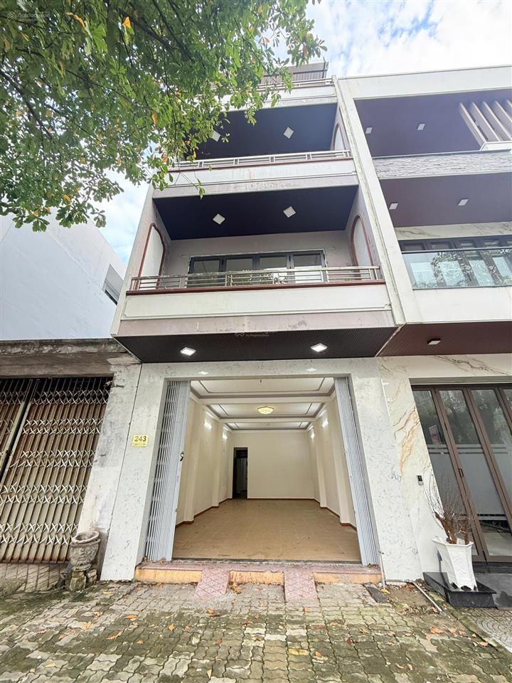 Cho thuê nhà 4 tầng  2 mặt tiền trục đường huyết mạch  khu biển đà nẵng