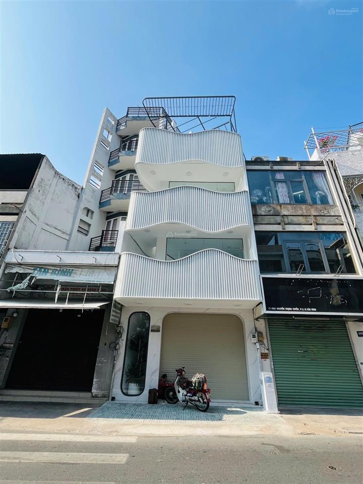 Mặt tiền nguyễn trọng tuyển vòng xoay lê văn sỹ nhà mới 100%