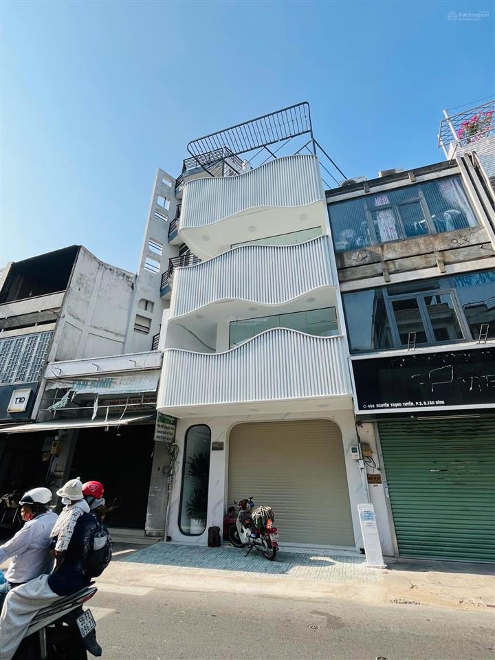 Mặt tiền nguyễn trọng tuyển vòng xoay lê văn sỹ nhà mới 100%