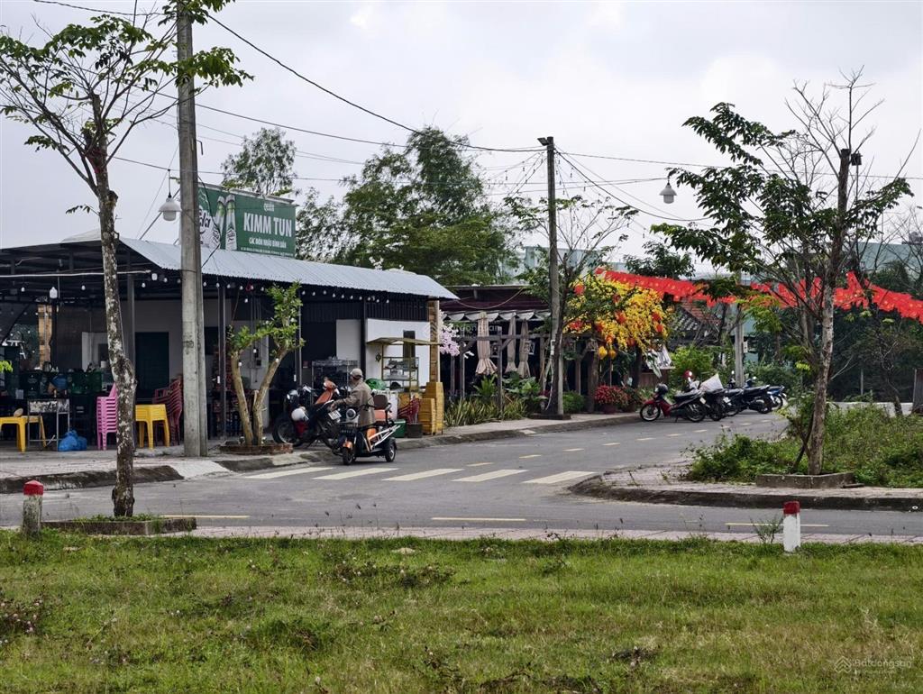 Lô góc nằm ngay ql1a, thuận tiện an cư, đầu tư sinh lời  giá cực mềm chỉ 2tỷ3