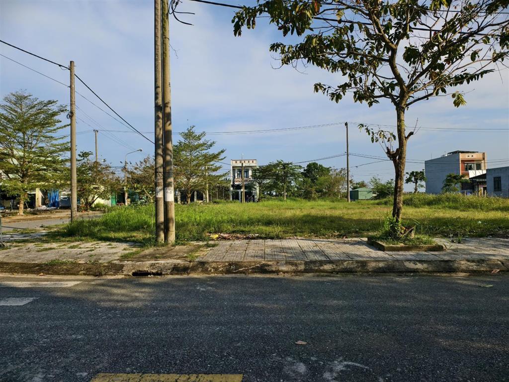 Đất khu phố chợ  nằm ngay ql1a  cách đà nẵng 20p  giá 1tỷ6xx