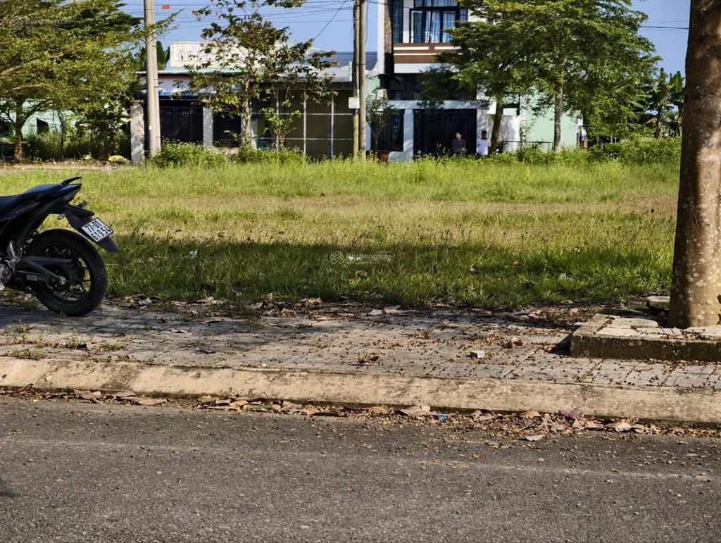 Đất khu phố chợ  nằm ngay ql1a  cách đà nẵng 20p  giá 1tỷ6xx