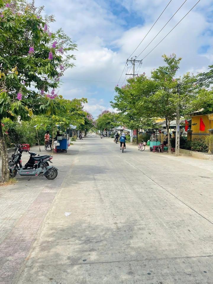 Diện tích 160m2 lô  góc 2mt siêu đẹp sau lưng chợ phong thử  giá cực mềm chỉ 9xxtr