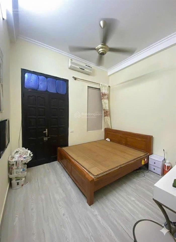 Chính chủ cần cho thuê nhà ngõ 569 lạc long quân  dt 50m2  3pn  giá chỉ 10,5 triệu/tháng.