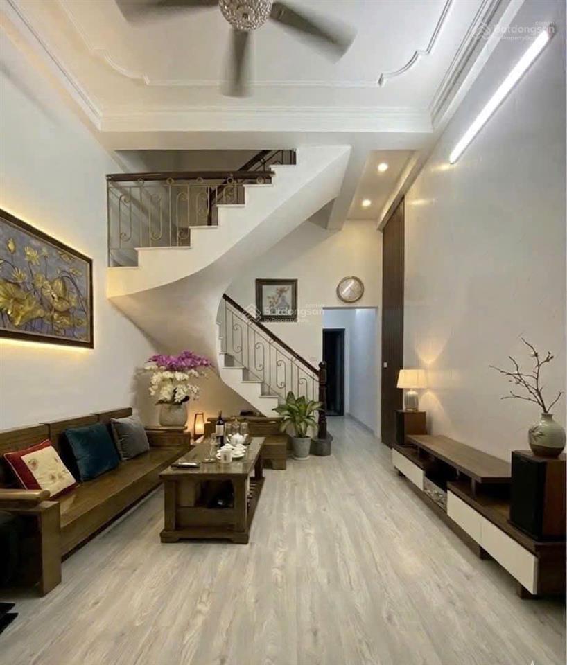 Chính chủ cần cho thuê nhà ngõ 569 lạc long quân  dt 50m2  3pn  giá chỉ 10,5 triệu/tháng.
