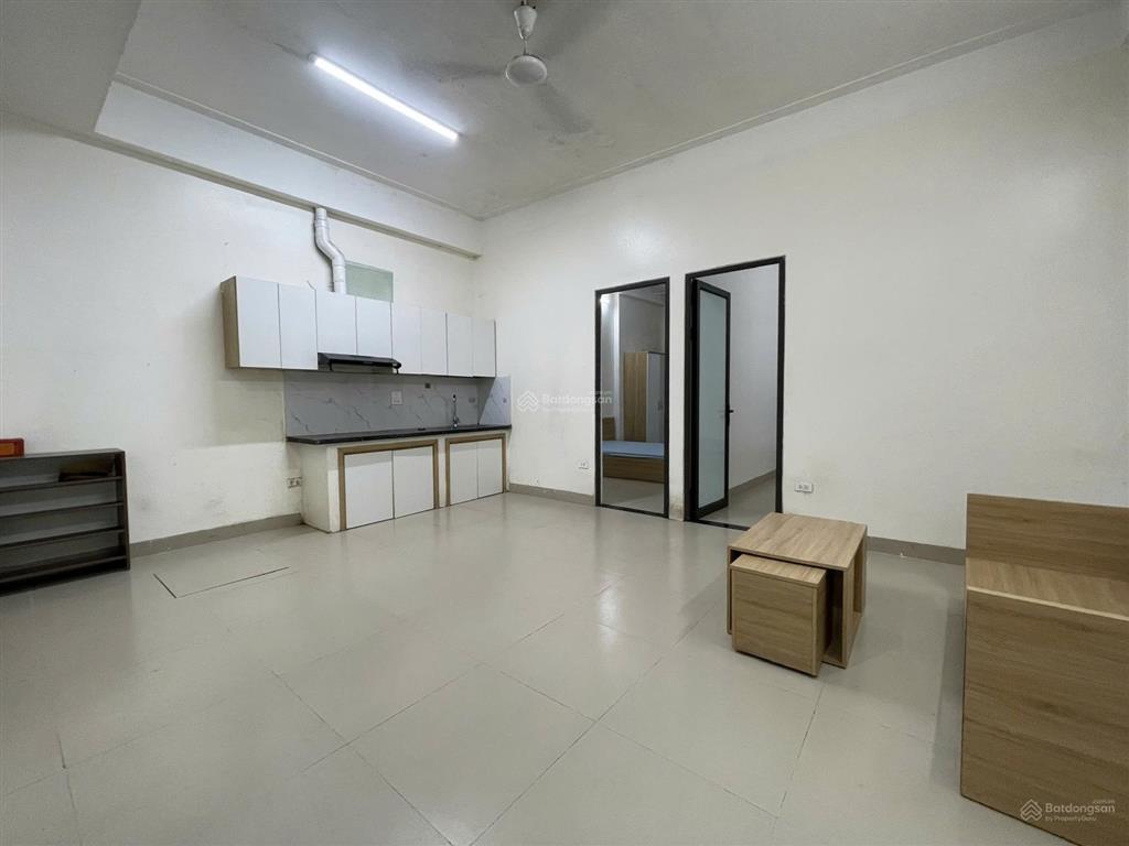 Cho thuê căn hộ đẹp ngõ 260 cầu giấy (2pn, 1wc)  dt 65m2  giá thuê 8 triệu/tháng  ở ngay
