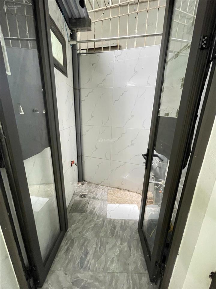 Cho thuê căn hộ đẹp ngõ 260 cầu giấy (2pn, 1wc)  dt 65m2  giá thuê 8 triệu/tháng  ở ngay