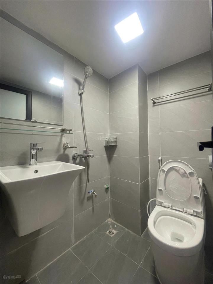 Cho thuê căn hộ đẹp ngõ 359 minh khai  dt 22m2  giá 5 triệu  có máy giặt riêng  có thang máy