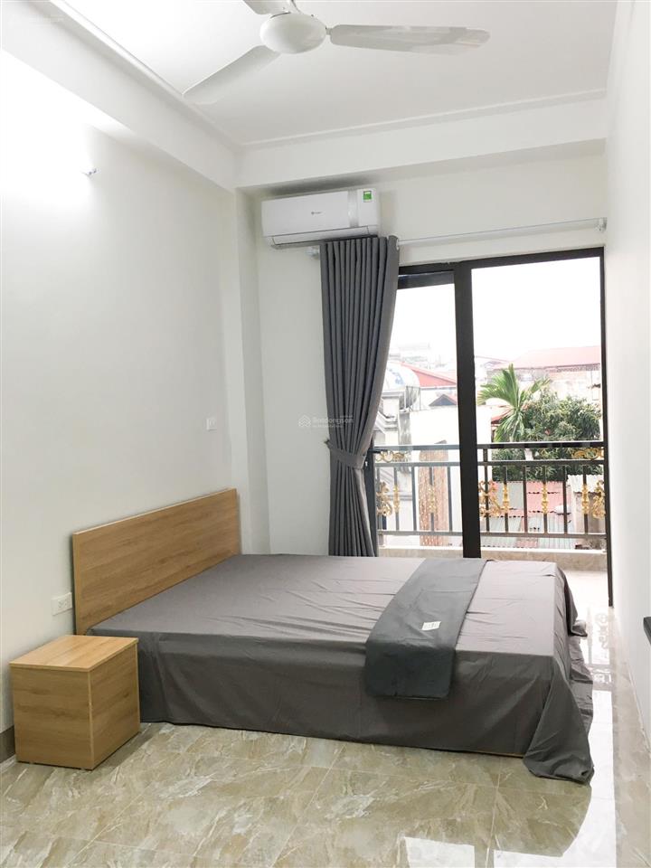 Cho thuê căn hộ đẹp đường cầu giấy  dt 28m2  có ban công  5 triệu  thang máy  không chung chủ