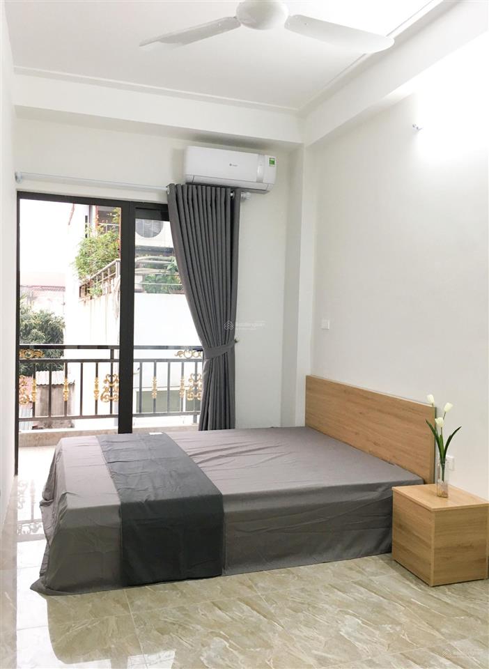 Cho thuê căn hộ đẹp đường cầu giấy  dt 28m2  có ban công  5 triệu  thang máy  không chung chủ