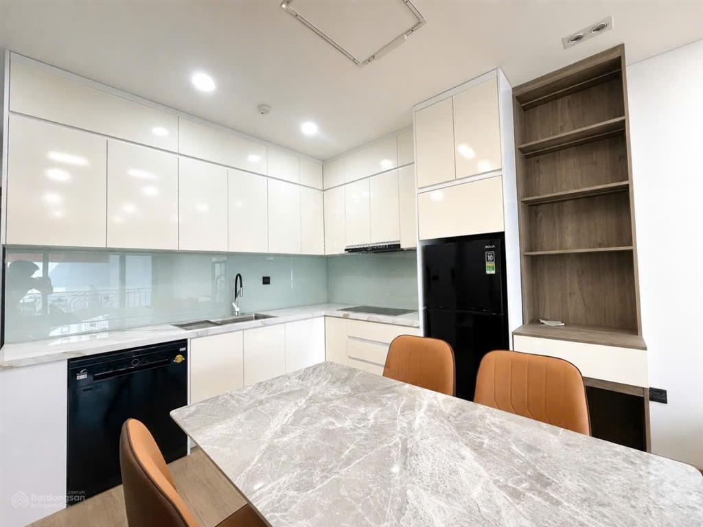 Cho thuê căn hộ đẹp ngõ 84 tứ liên, quận tây hồ  dt 90m2 (2 ngủ + 1 wc) full đồ xịn  ở ngay.