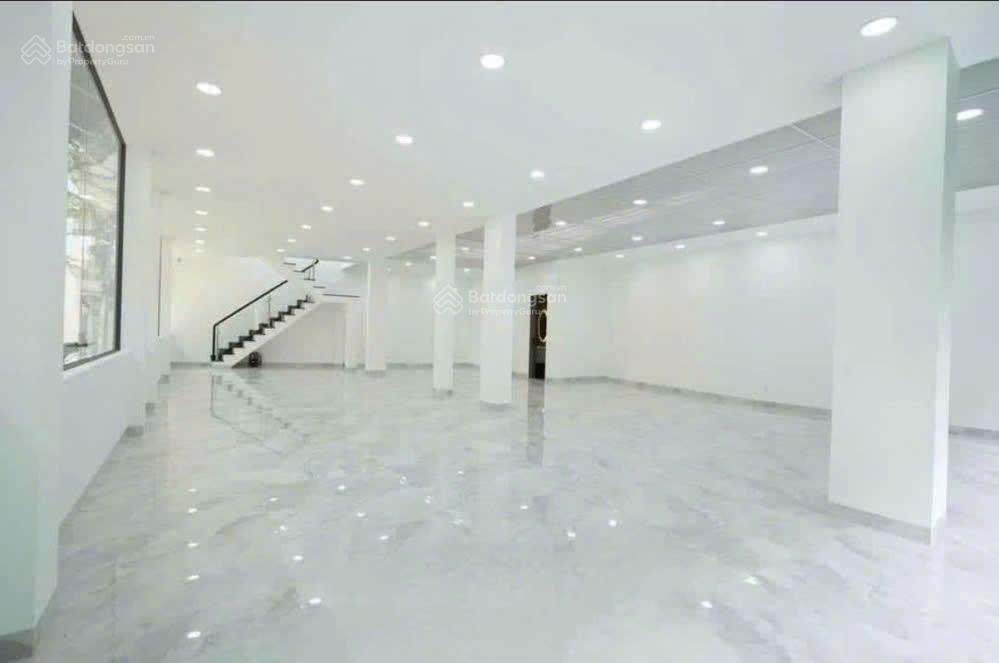 Bán căn góc 2mt thạch thị thanh q1 dt 10m x18m( 150,8 m2) 3 tầng cho thuê 140tr/tháng giá 68 tỷ