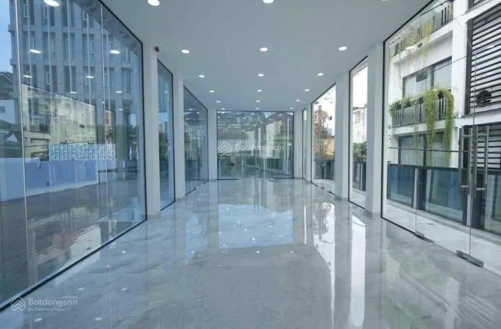 Bán căn góc 2mt thạch thị thanh q1 dt 10m x18m( 150,8 m2) 3 tầng cho thuê 140tr/tháng giá 68 tỷ