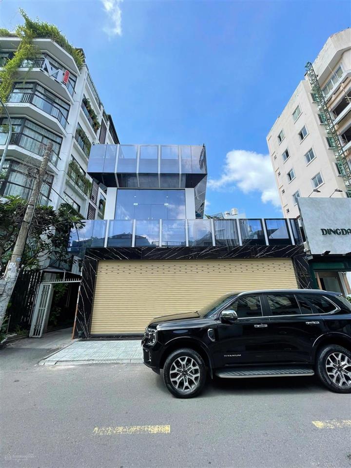 Bán căn góc 2mt thạch thị thanh q1 dt 10m x18m( 150,8 m2) 3 tầng cho thuê 140tr/tháng giá 68 tỷ