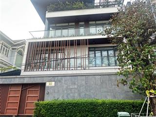 Biệt thự đẹp trung tâm q2 dt15x 20m,(300m2) hầm 4 tầng khu dân cư sang trọng giá bán 45 tỷ
