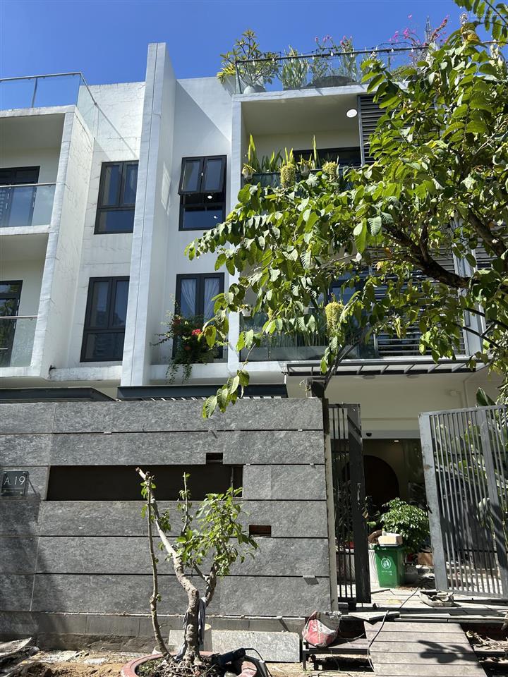 Bán nhà khu huy hoàng đối diện công viên tml q2 dt8x20m(160m2) 4 tầng 41,5 tỷ