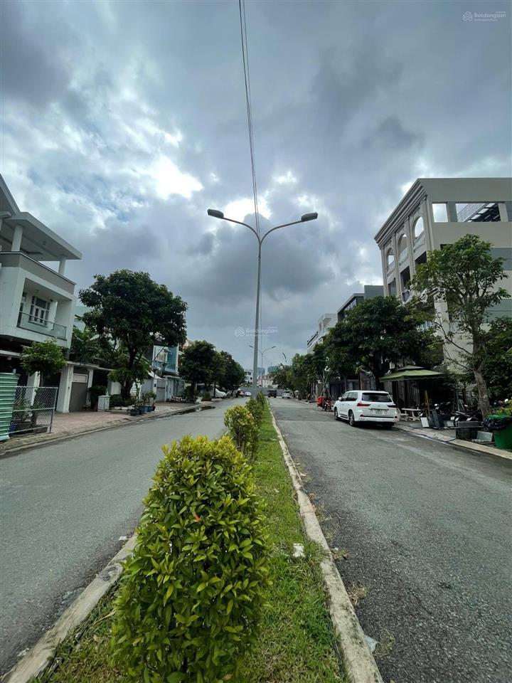 Bán khuôn đất đẹp  ngay lương định của & cao đức lân 8x20, 160m2 qhxd hầm + 4 tầng giá 40 tỷ tl