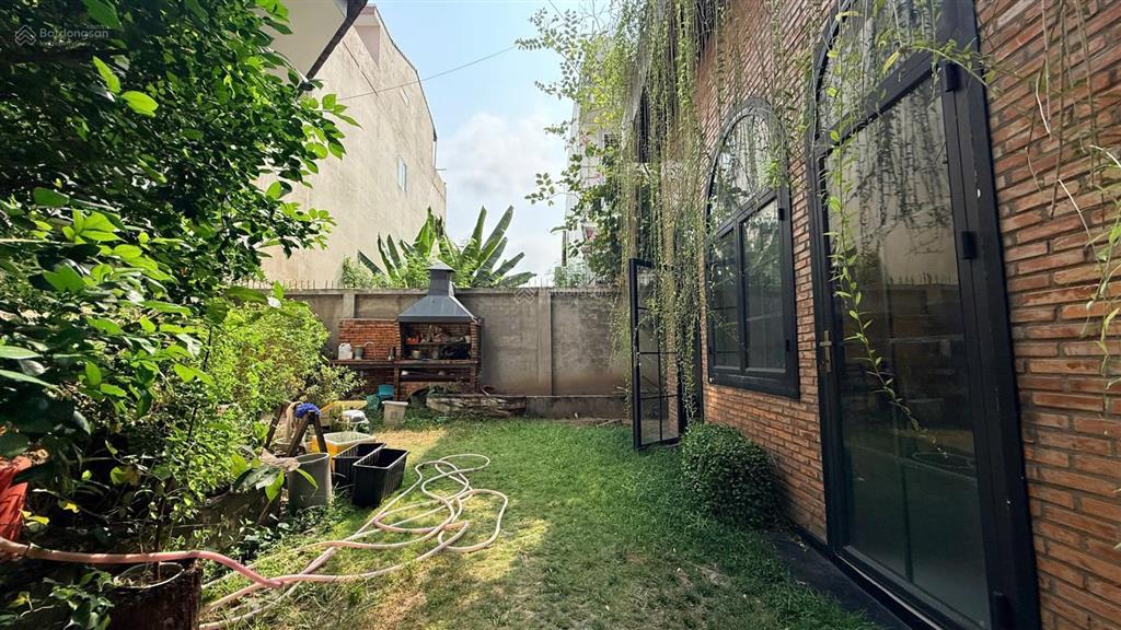 Cho thuê nguyên căn biệt thự sân vườn cực đẹp xuân thuỷ, thảo điền, q2 540m2 120 triệu/th