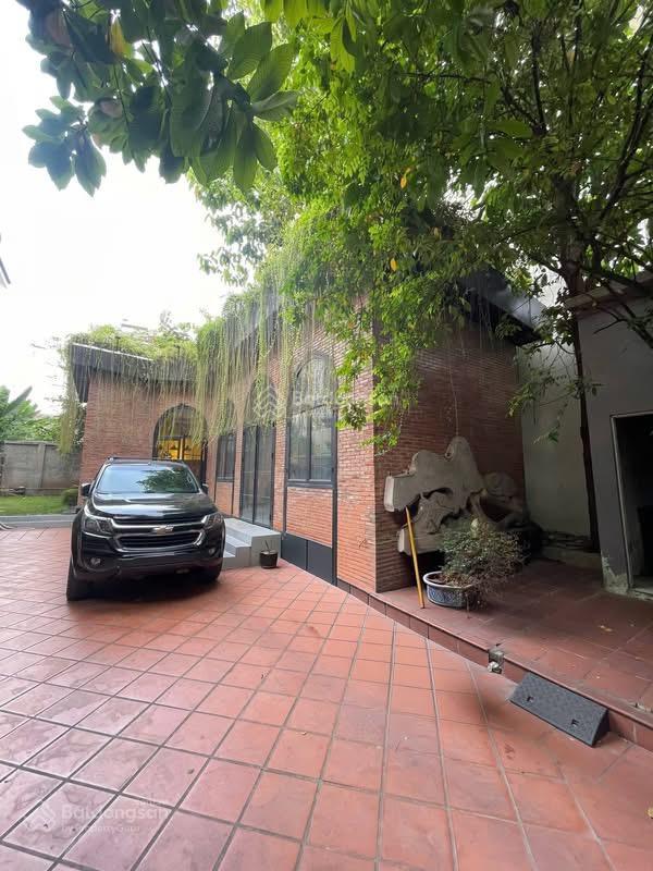 Cho thuê nguyên căn biệt thự sân vườn cực đẹp xuân thuỷ, thảo điền, q2 540m2 120 triệu/th