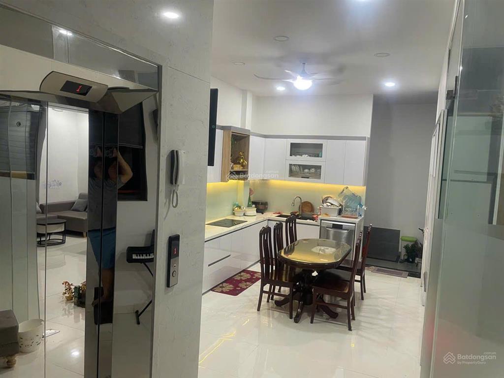 Bán nhà góc 2 mt p. an phú, q2, giá 17,5 tỷ tl, dt 95,6m2. có thang máy, full nội thất