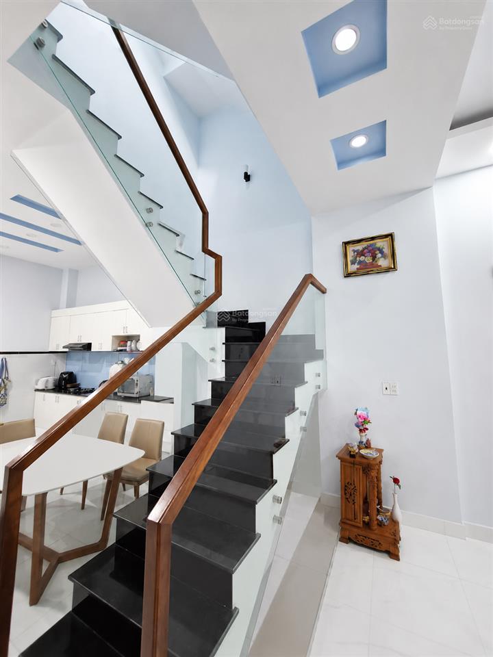 Bán nhà 3 tầng 81m2 gần chợ thủ đức, hẻm xe hơi, nhỉnh 7 tỷ