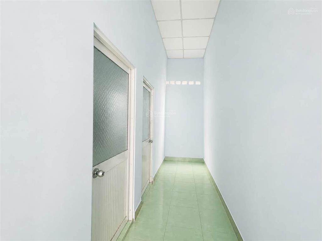 Nhà cấp 4 xe hơi, cách 30m ra tô ngọc vân