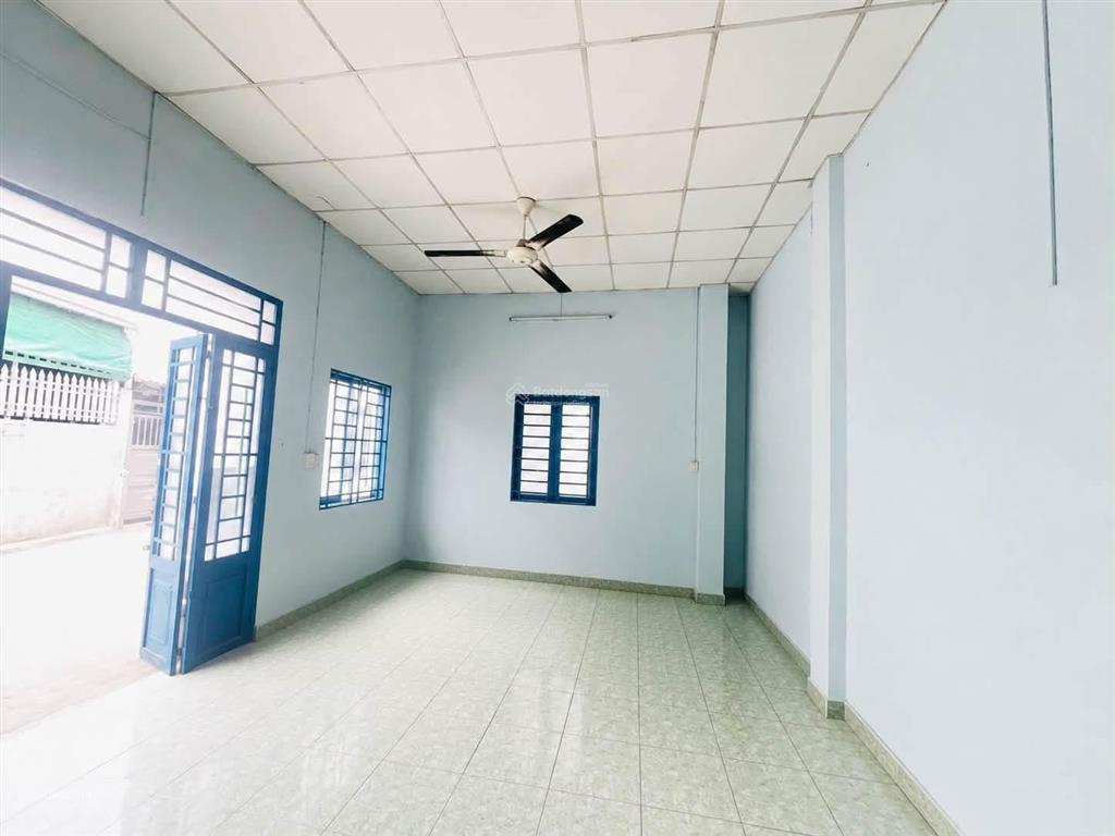 Nhà cấp 4 xe hơi, cách 30m ra tô ngọc vân