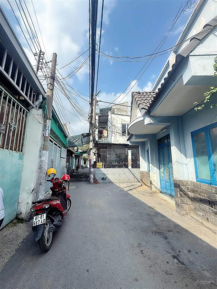 Nhà cấp 4 xe hơi, cách 30m ra tô ngọc vân