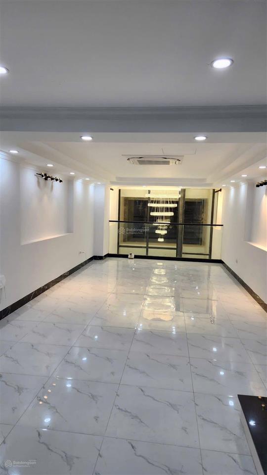 Bán nhà mặt phố đại la 7 tầng thang máy kinh doanh đỉnh vỉa hè rộng  dòng tiền 80tr/tháng
