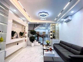 Tô vĩnh diện. 50 m. thang máy. hơn 18 tỷ. cách phố 50m. dân trí cao. an ninh tốt. gần trường chợ.